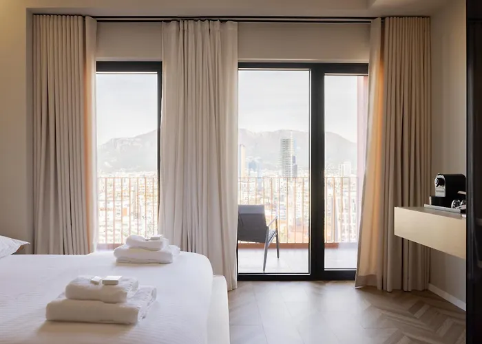 Aparthotel Square Garden 4*