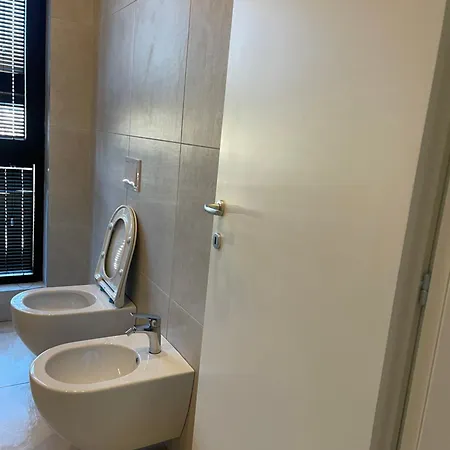 Ξενοδοχείο με διαμερίσματα Square Garden 4*