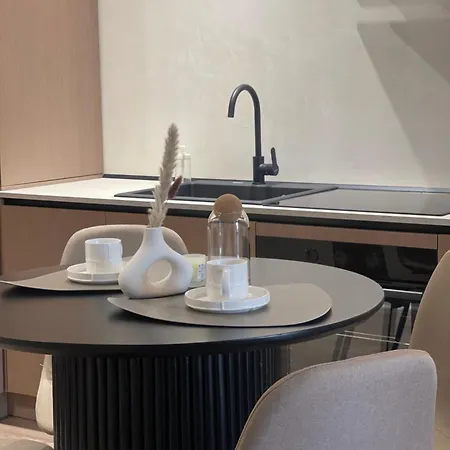 Ξενοδοχείο με διαμερίσματα Square Garden 4*