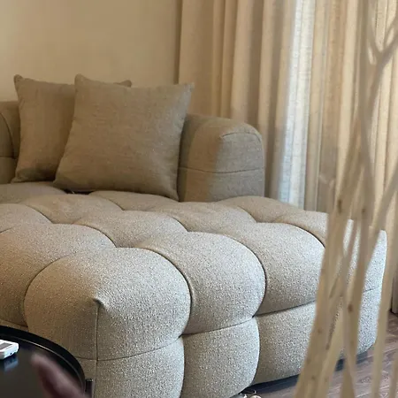 מלון דירות Square Garden