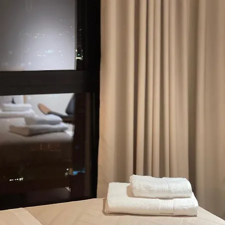 מלון דירות Square Garden