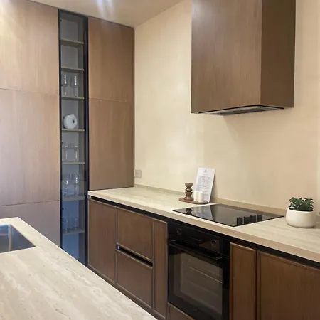 מלון דירות Square Garden