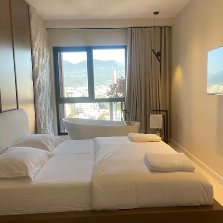 Square Garden 티라나