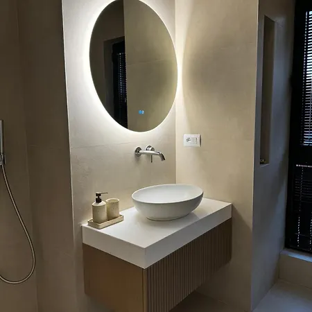 מלון דירות Square Garden 4*