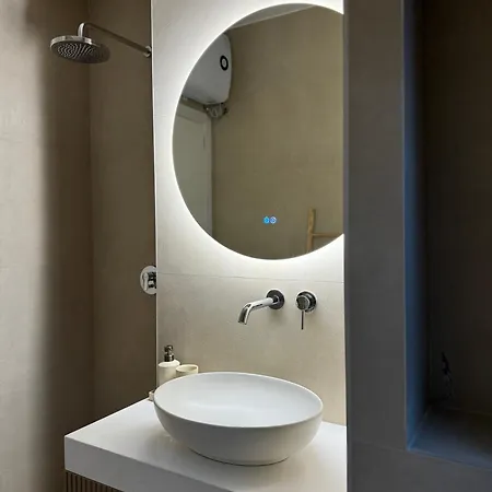 מלון דירות Square Garden 4*