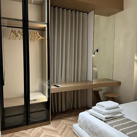 Ξενοδοχείο με διαμερίσματα Square Garden 4*